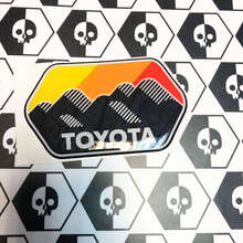 2 Aufkleber, Aufkleber, Toyota Trail Teams, Berge, Hügel, Stil, Vintage, Sonnenfarben, Abzeichen, Emblem, gewölbter Aufkleber
 3