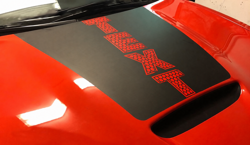 TEXT Honeycomb Blackout — Vinylaufkleber (Motorhaube) für Dodge Charger 2015-2018